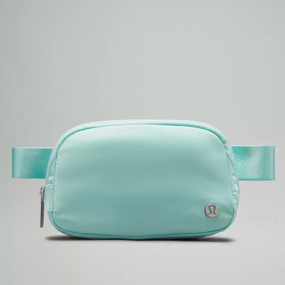 New with tags! Lululemon Belt Bag in Mint